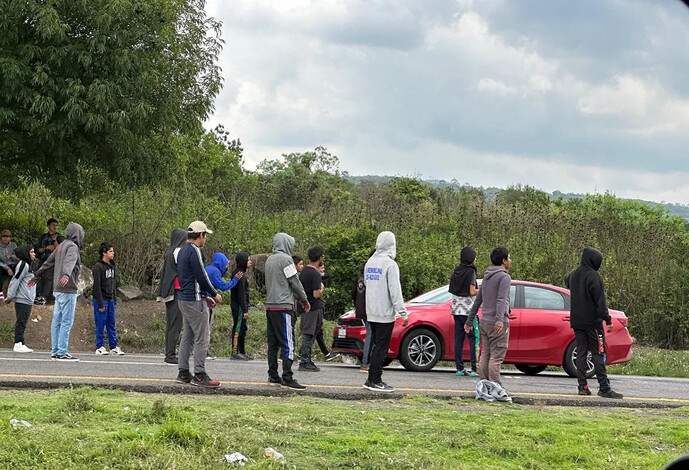 Jóvenes denuncian a normalistas en Michoacán: meten y sacan estudiantes a su contentillo