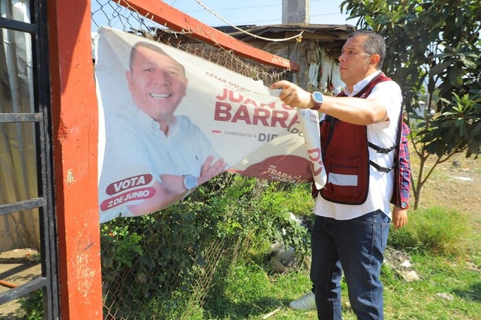 Juan Carlos Barragán retira su propaganda electoral