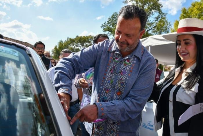 Julio Arreola arranca “Taxi Seguro” en Pátzcuaro para modernizar y garantizar el transporte público