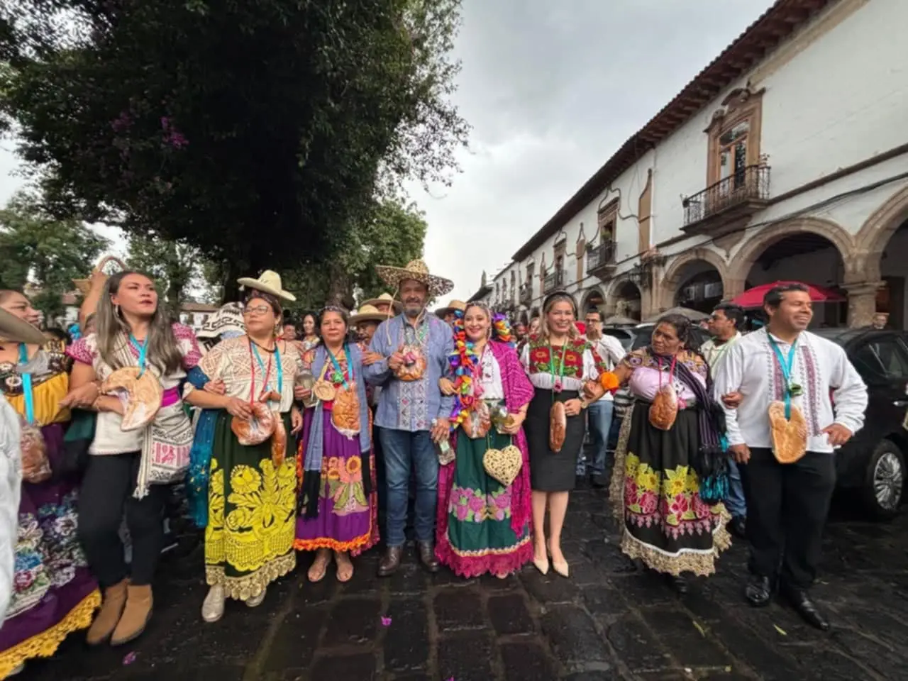 Julio Arreola encabeza tradicional celebración del Corpus Christi en Pátzcuaro