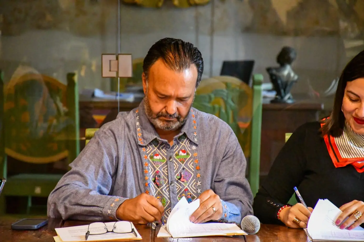 Julio Arreola firma convenio por la inclusión y la igualdad en Pátzcuaro