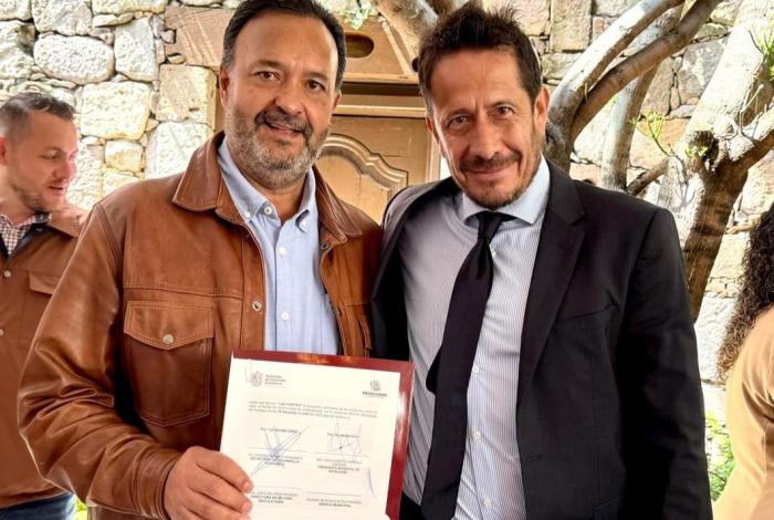 Julio Arreola firma convenio para agilizar y simplificar servicios en Pátzcuaro