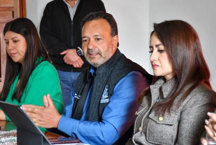 Julio Arreola firma convenio histórico para el ordenamiento territorial del Lago de Pátzcuaro