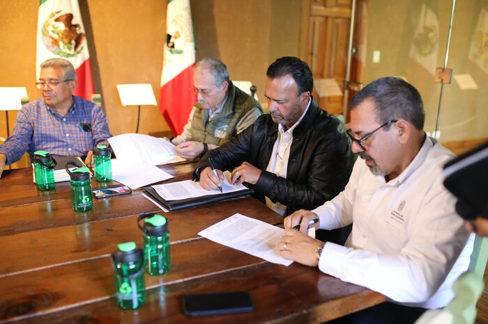 Julio Arreola impulsa la educación ambiental con la firma de un convenio histórico