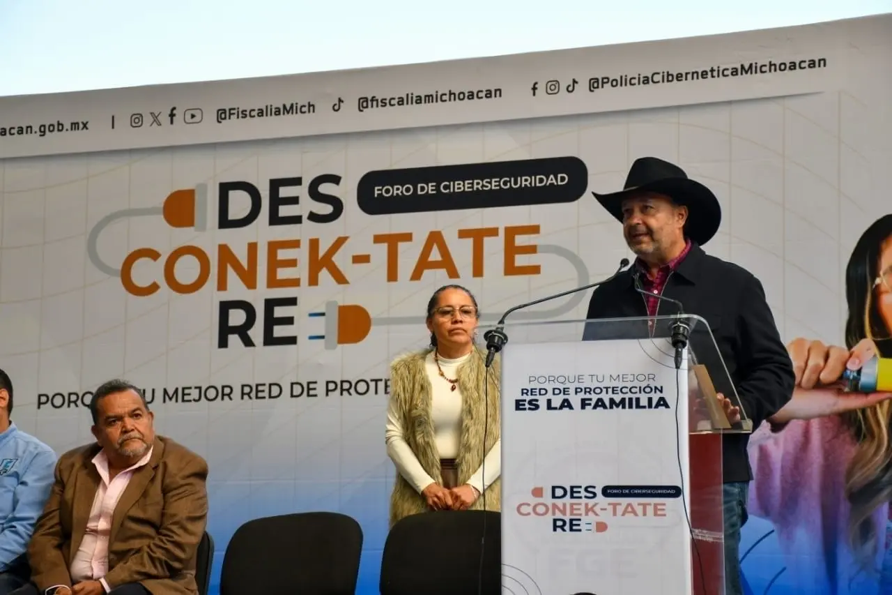 Julio Arreola impulsa la ciberseguridad en jóvenes de Pátzcuaro