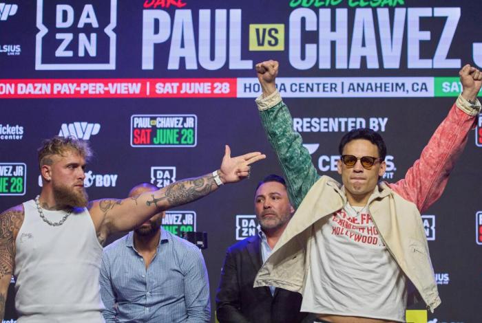 Julio César Chávez Jr. y Jake Paul se enfrentan en una pelea de pan y circo