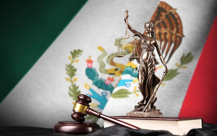 Juristas advierten sobre crisis constitucional en México