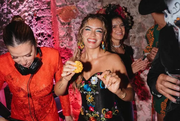 Karol G celebra conexión con el Día de Muertos en México