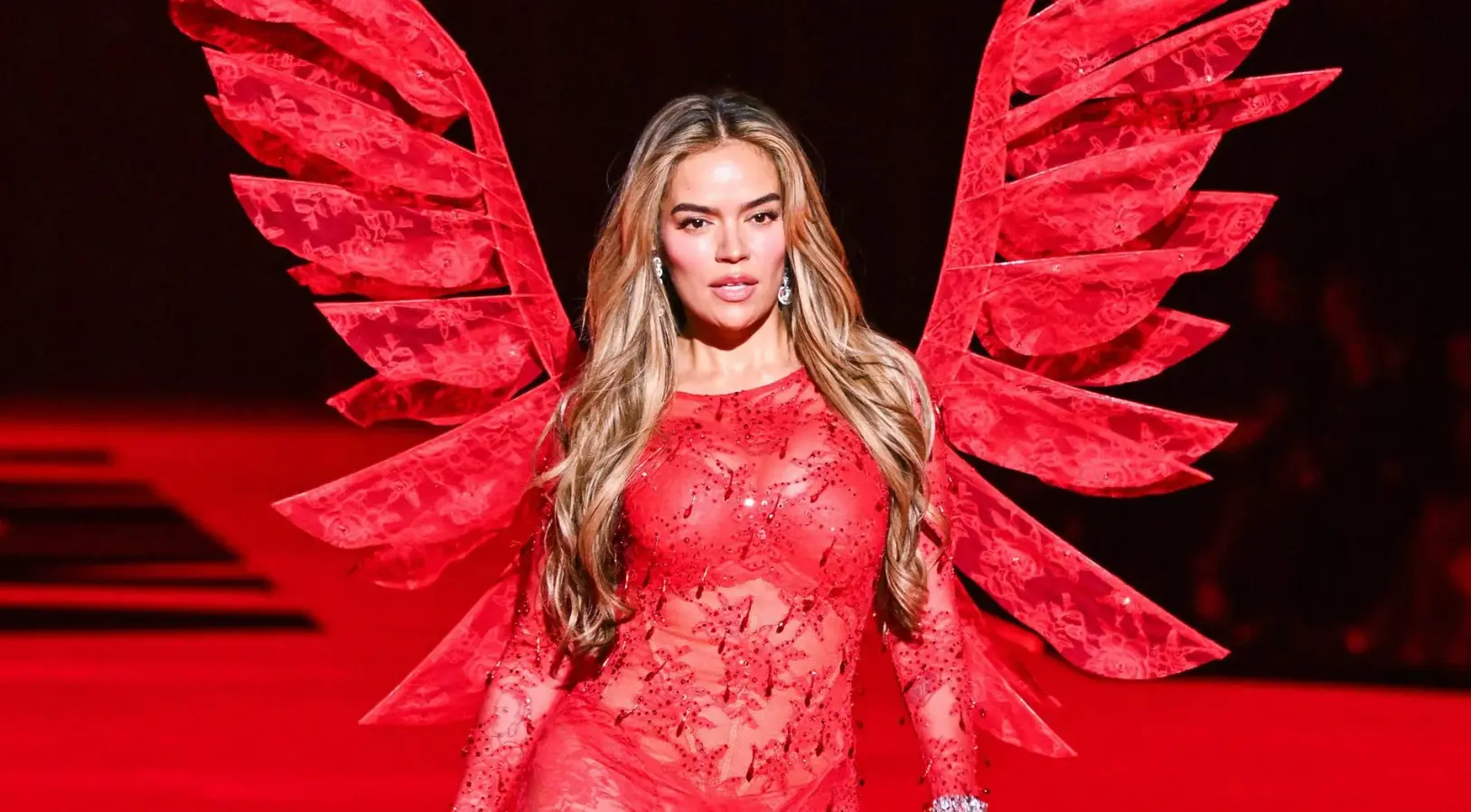 Karol G conquista la pasarela de Victoria’s Secret con poder latino y ritmo urbano