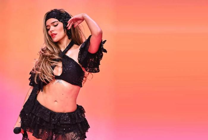 Karol G deslumbra en show de Jimmy Fallon con “Tropicoqueta”