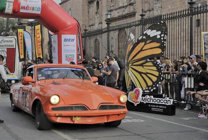 La Carrera Panamericana llega esta tarde a Morelia: 44 pilotos de más de 11 países
