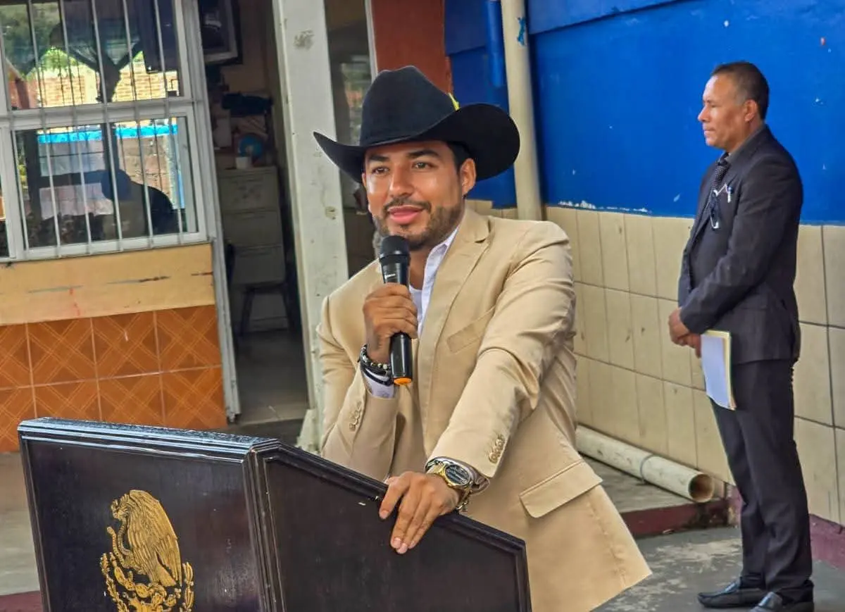 La educación es pilar del desarrollo en Los Reyes: Humberto Jiménez Solís