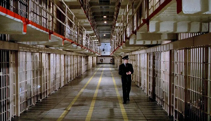 La increíble fuga de la cárcel de alcatraz basada en hechos reales que ahora puedes ver en Netflix