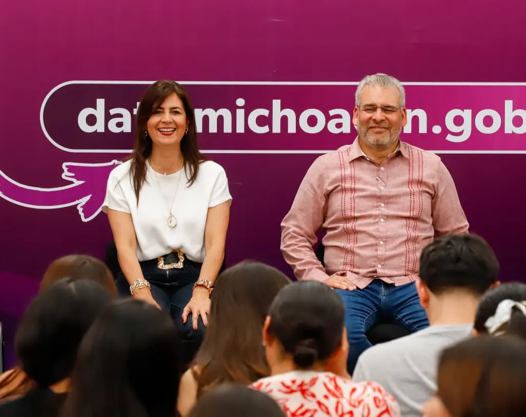 La paz se construye desde las aulas para 20 mil estudiantes de Apatzingán: Gabriela Molina