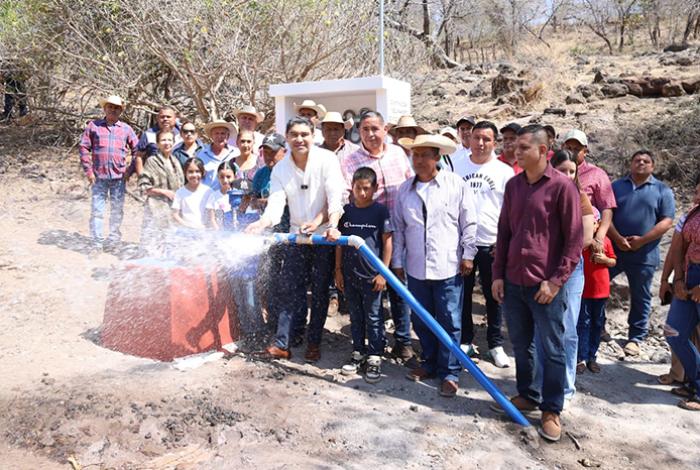 La Piñuela ya cuenta con agua potable, gracias al compromiso cumplido por Pablo Varona