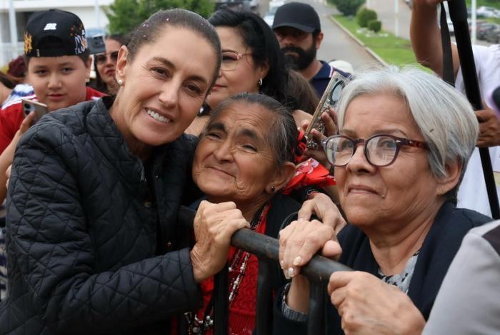 La Presidenta Claudia Sheinbaum, encabezó la entrega de viviendas en Morelia, que forman parte de la meta de 1.8 millones que se construirán a nivel nacional