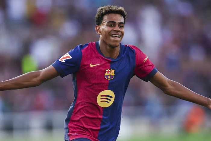 Lamine Yamal asume el número 10 del Barcelona hasta 2031