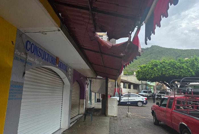 Lanzan explosivo desde dron en el Centro de Juárez; hay daños en la techumbre de un comercio