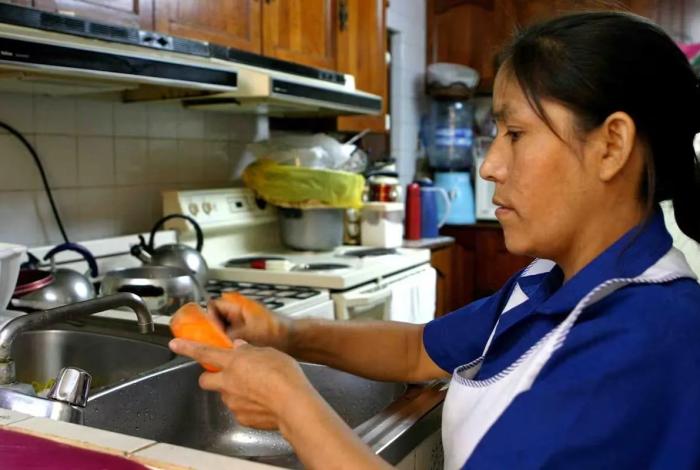 Las mujeres michoacanas realizan casi tres veces más trabajo no remunerado que los hombres