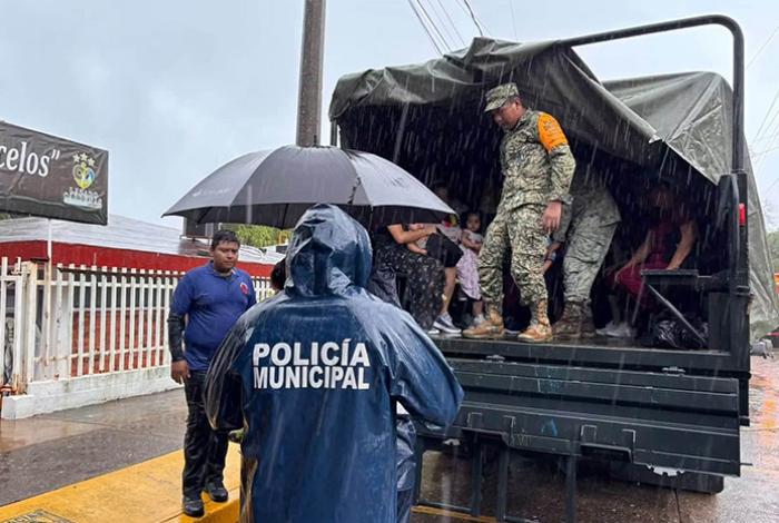 Lázaro Cárdenas fortalece medidas de seguridad por el huracán “Rachel”
