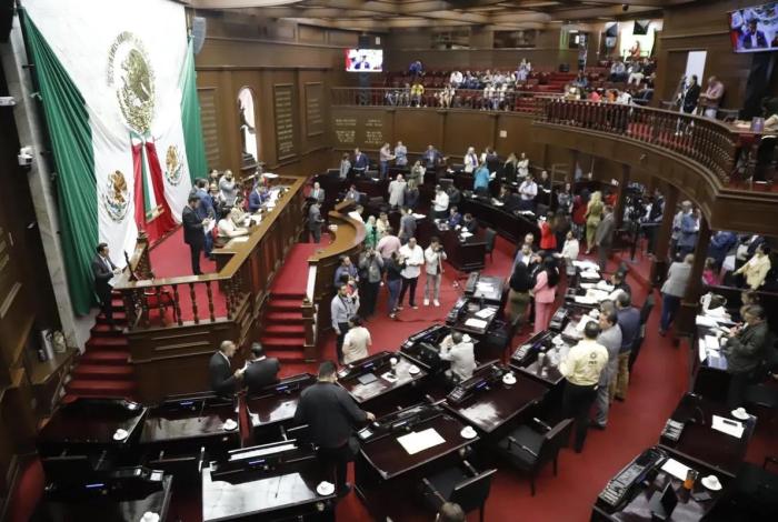 Legisladores acusan violación a la Ley por sobrerrepresentación de la bancada del PRD