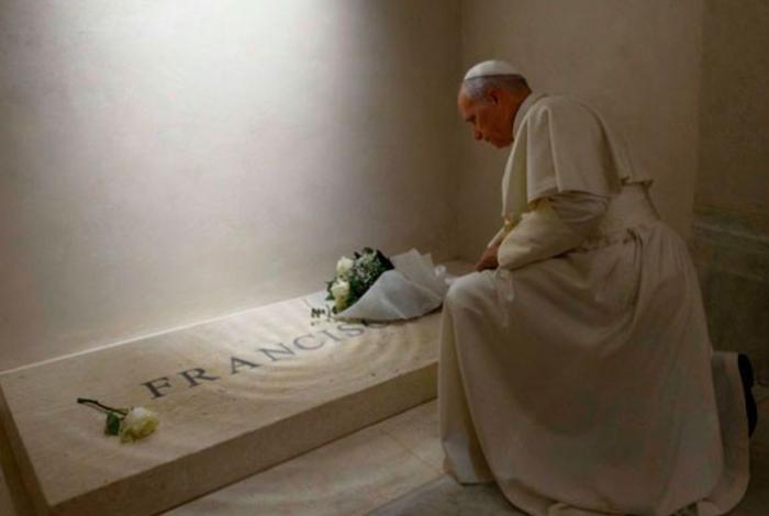 León XIV rinde homenaje al Papa Francisco a un año de su fallecimiento