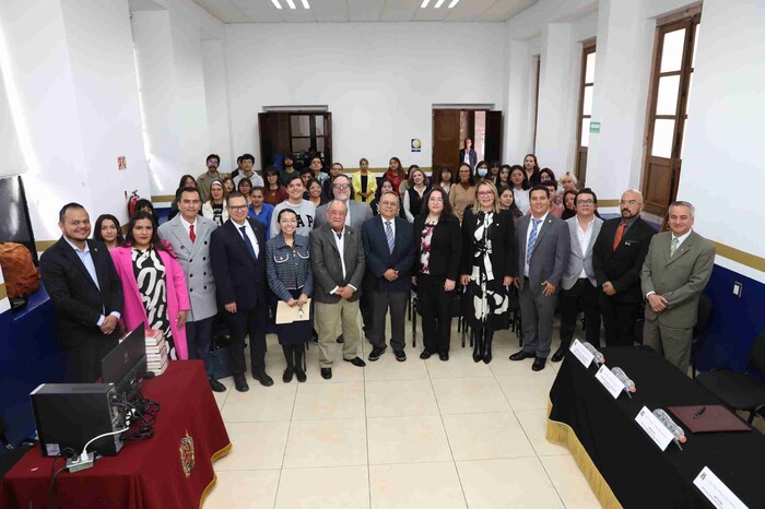 Licenciatura en Lengua y Literaturas Hispánicas reafirma su calidad educativa al obtener reacreditación