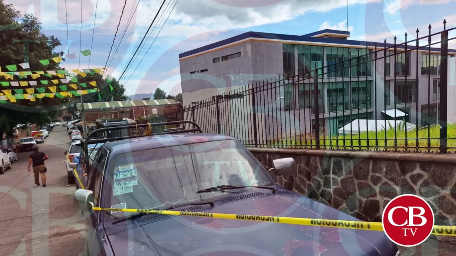 Llega a presentar denuncia con aparente explosivo en la Fiscalia de Uruapan