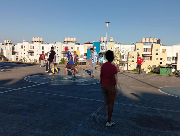 ¡Lleva a tu hijo!: futbol gratis en Villas del Pedregal, un escape del celular