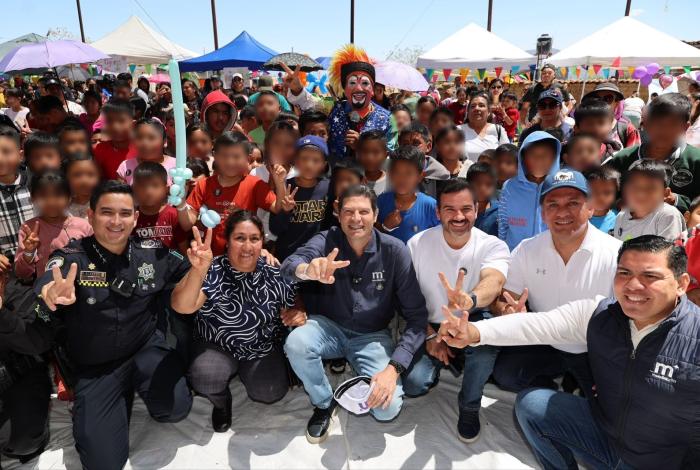 Lleva Alfonso Martínez alegría a niñas y niños de Teremendo con el Festival de la Niñez Héroes por la Paz