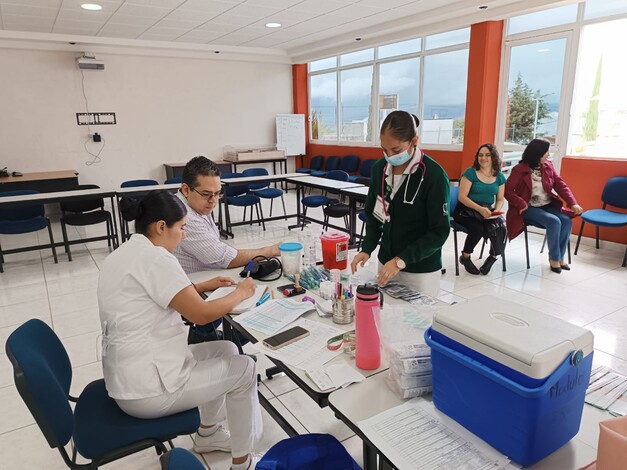 Lleva Cecytem Feria de salud a sus trabajadores