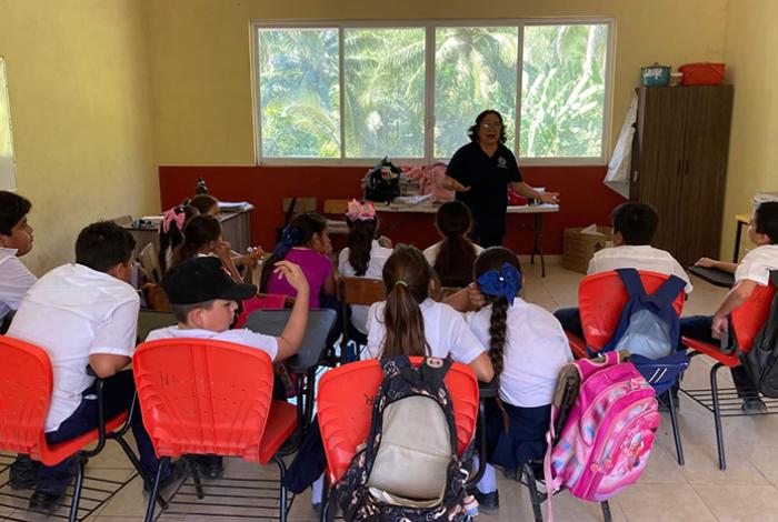 Llevan talleres comunitarios a estudiantes de la comunidad de Chuta, en Lázaro Cárdenas