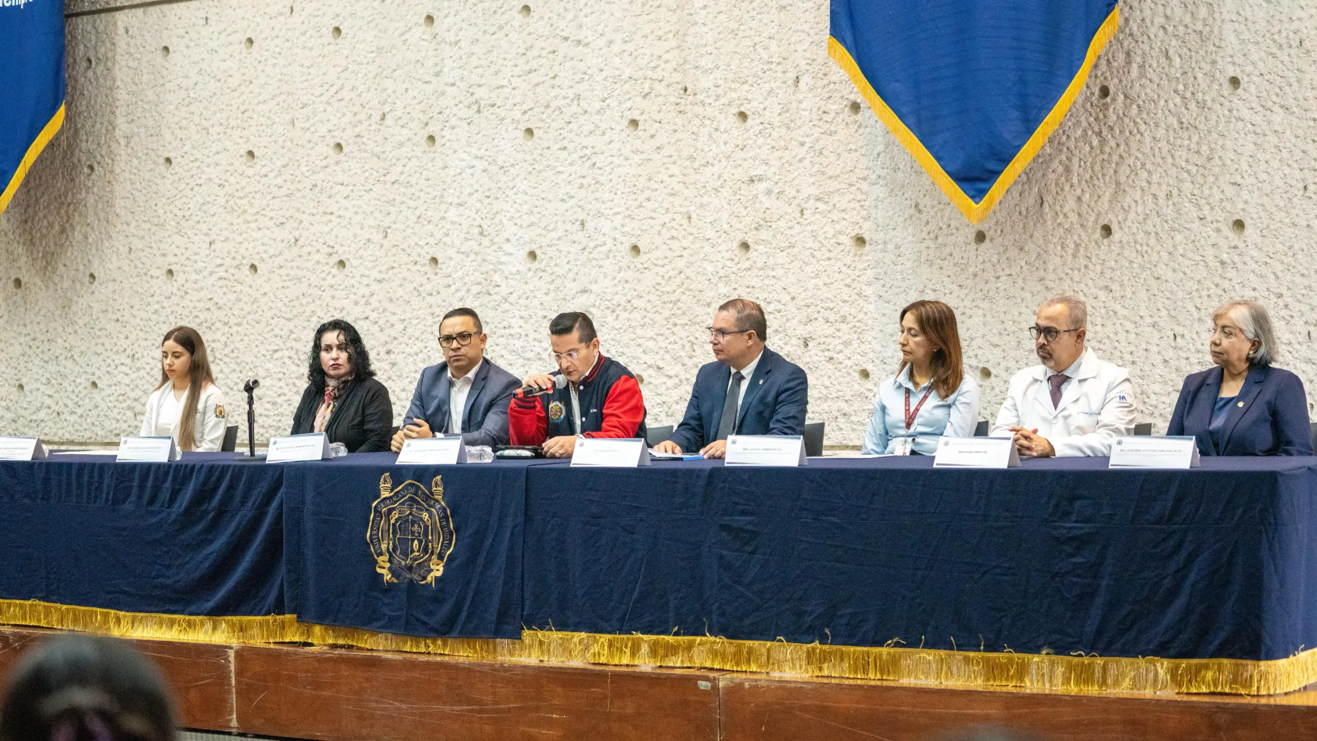 Lleven el humanismo a las clínicas y hospitales, señala secretario Académico ante estudiantes de Pregrado