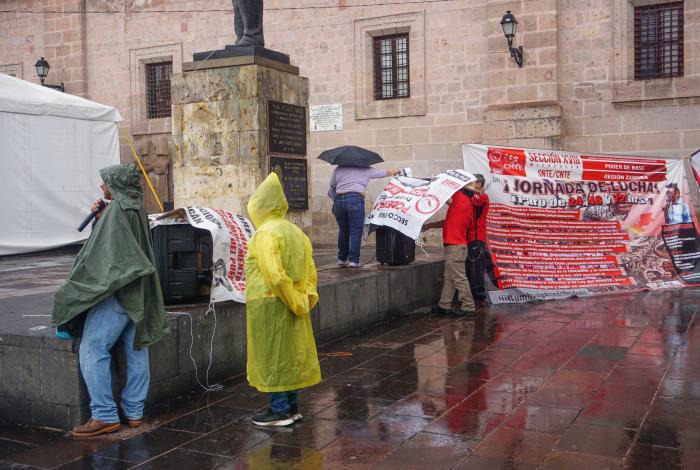 Lluvia frustra mitin de la Sección XVIII
