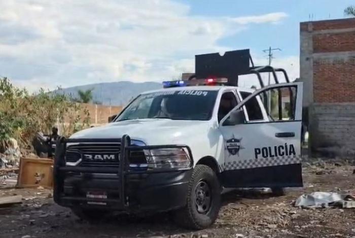 Localizan a un hombre vivo, golpeado y amarrado en un lote baldío de Zamora