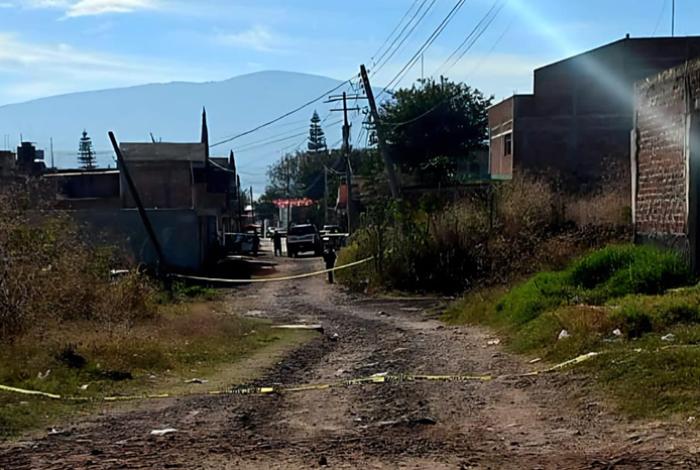 Localizan cadáver lapidado de un joven, en la colonia Los Álamos de Jacona