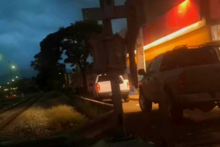 Localizan cadáver quemado y mutilado en un baldío de la colonia Industrial, en Morelia