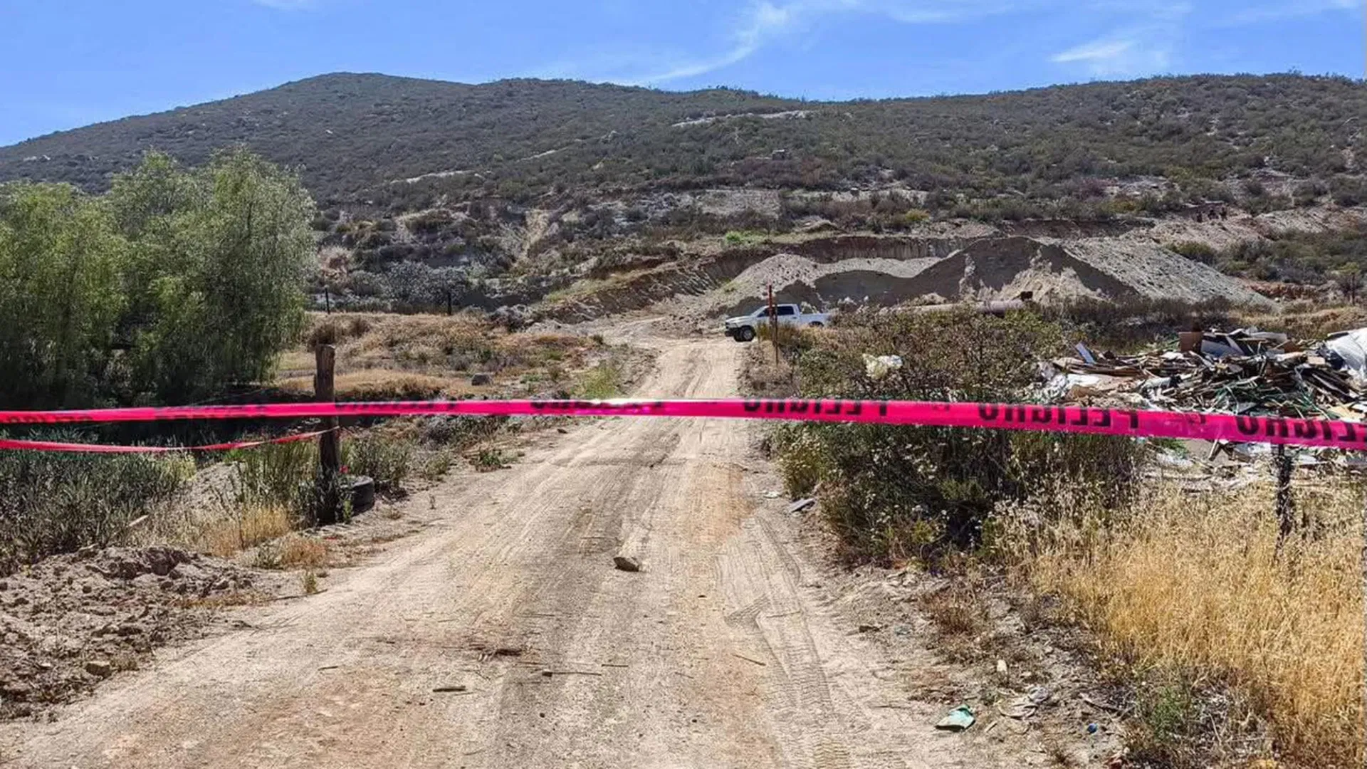Localizan cuerpo de niño de cinco años dentro de una maleta abandonada en Tecate.
