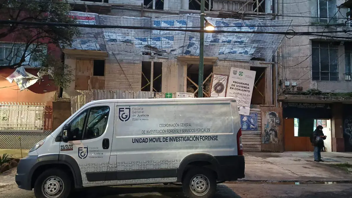 Localizan cuerpo de una mujer entre paredes de una obra en construcción en CDMX