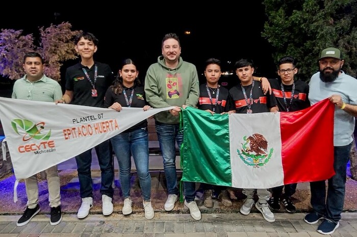 Logro histórico del CECyTEM en Mundial VEX Robotics