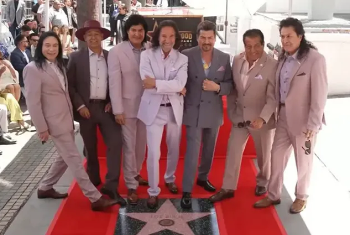Los Bukis reciben estrella en Paseo de la Fama de Hollywood; mandan mensaje a inmigrantes