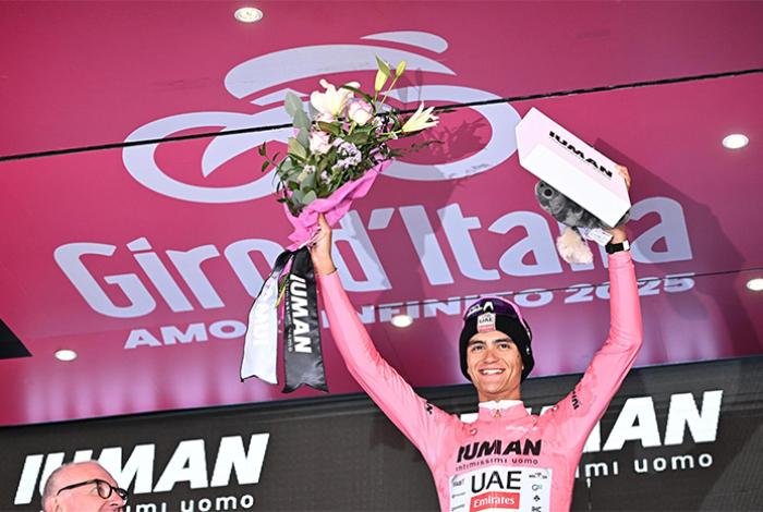 Los ojos en el español Jon Barrenetxea y el mexicano Isaac del Toro en el Circuito de Getxo