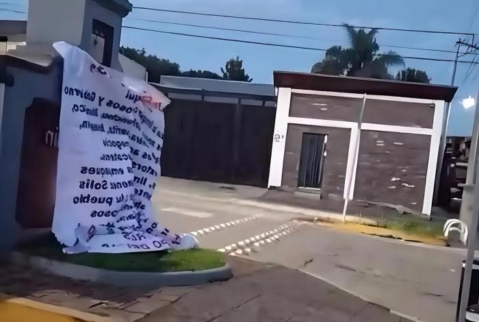 Los Reyes Amaneció Tapizado de Narcomantas: Acusan al alcalde de Proteger a Delincuentes