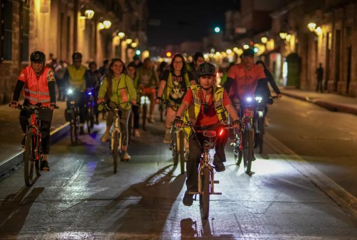 Luces, ruedas y asfalto: el pulso nocturno de los ciclistas en Morelia