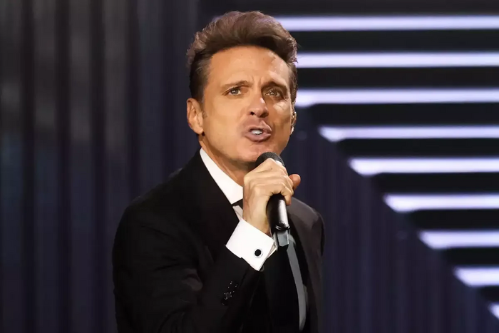 Luis Miguel pospone sus conciertos en México debido a problemas de salud