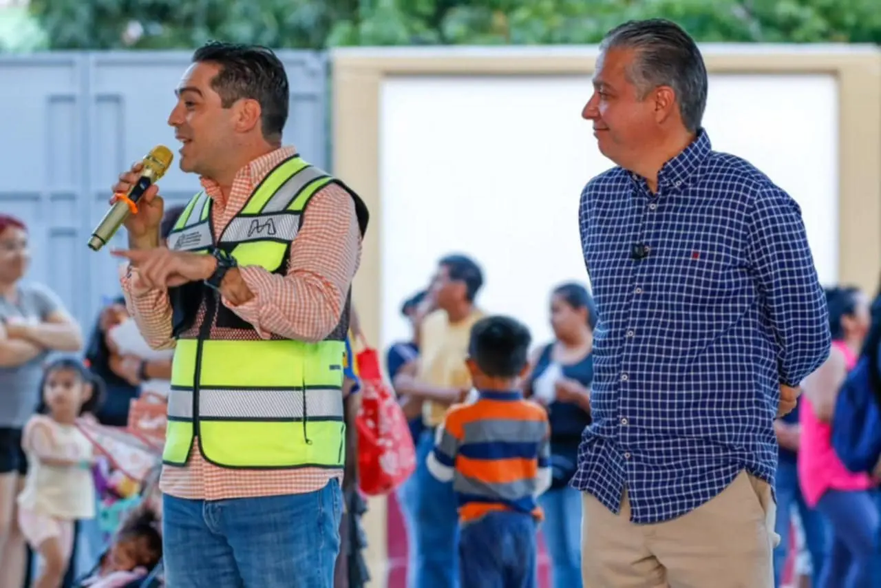 Luis Navarro y Rogelio Zarazúa avanzan la nueva construcción en escuela secundaria de Villas del Pedregal