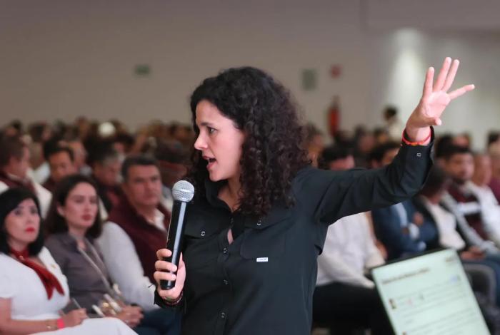 Luisa Alcalde defiende a Beatriz Gutiérrez por vivir en España