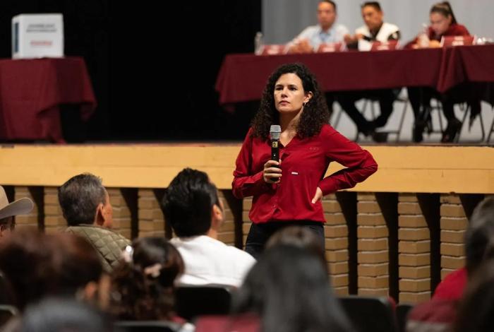 Luisa Alcalde llama a evitar el “fuego amigo” y anuncia fin del nepotismo en Morena