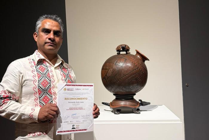 Maestro alfarero de Zinapécuaro gana máximo galardón en concurso nacional