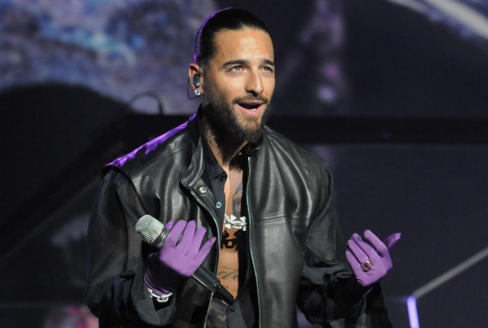 Maluma regaña a fan que lleva a bebé a su concierto en la CDMX
